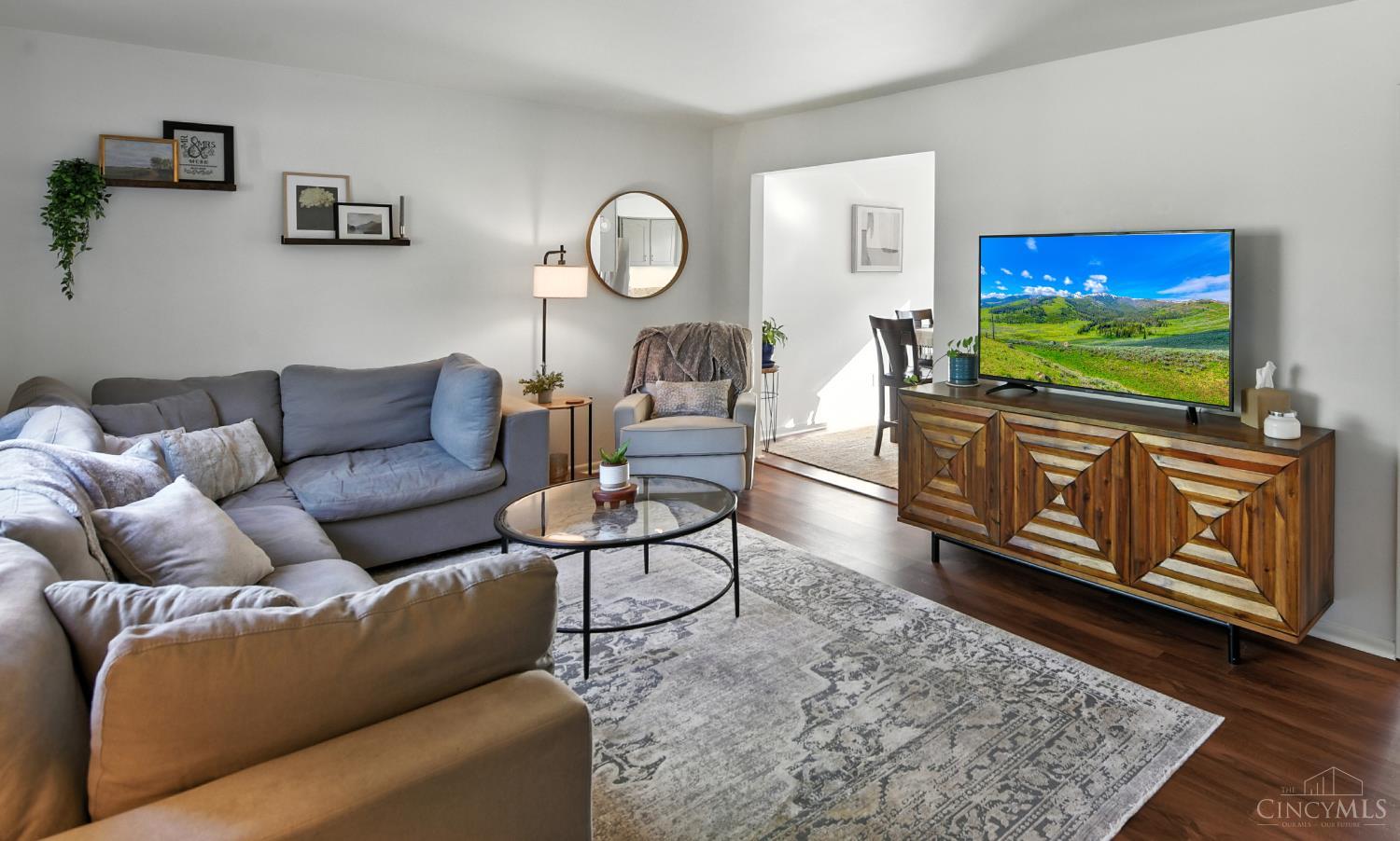 10562 Hadley Road Cincinnati, OH 45218 - Photo 4 of 22 Gallery Image 4