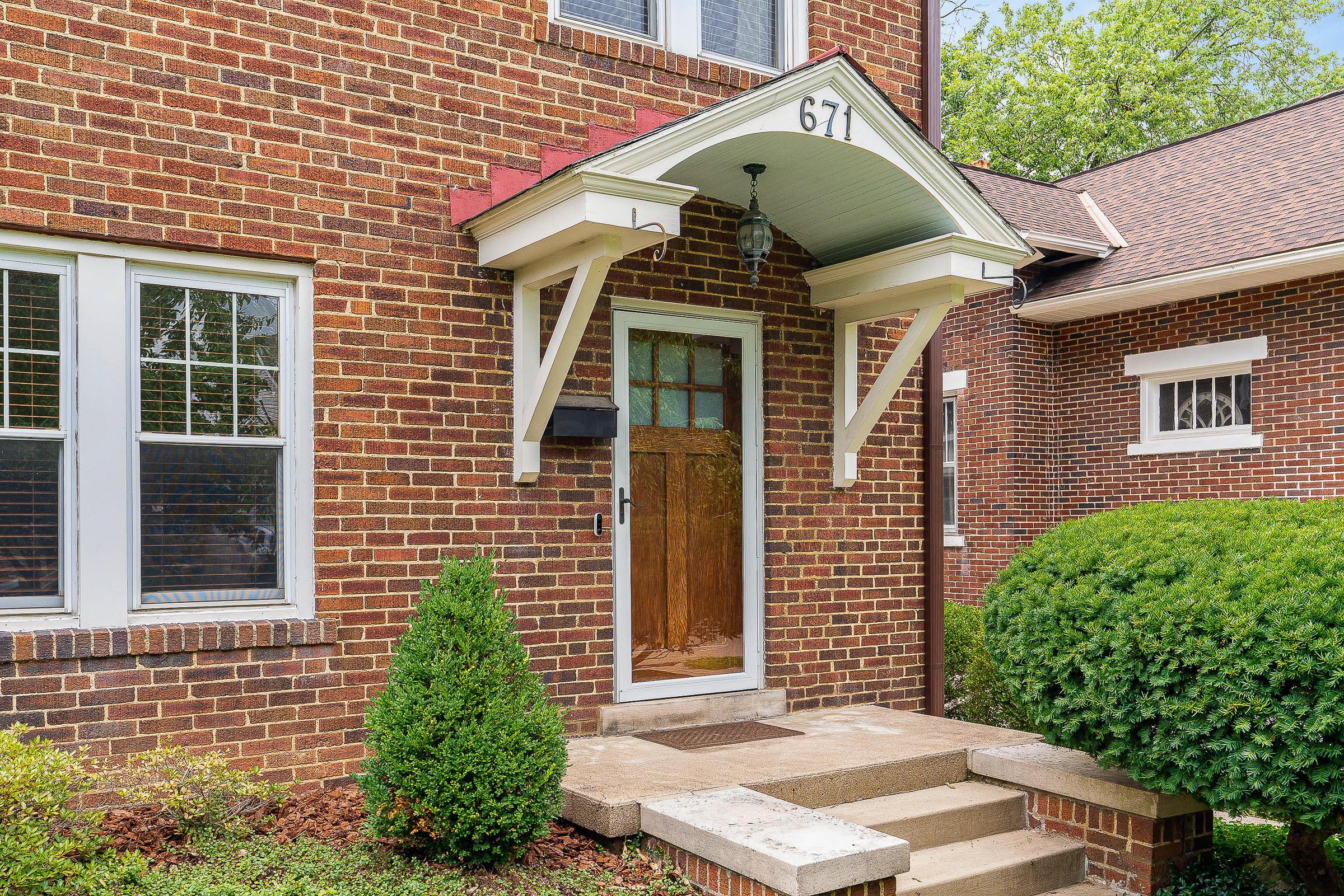 671 South Cassingham Road Columbus, OH 43209 - Photo 2 of 33