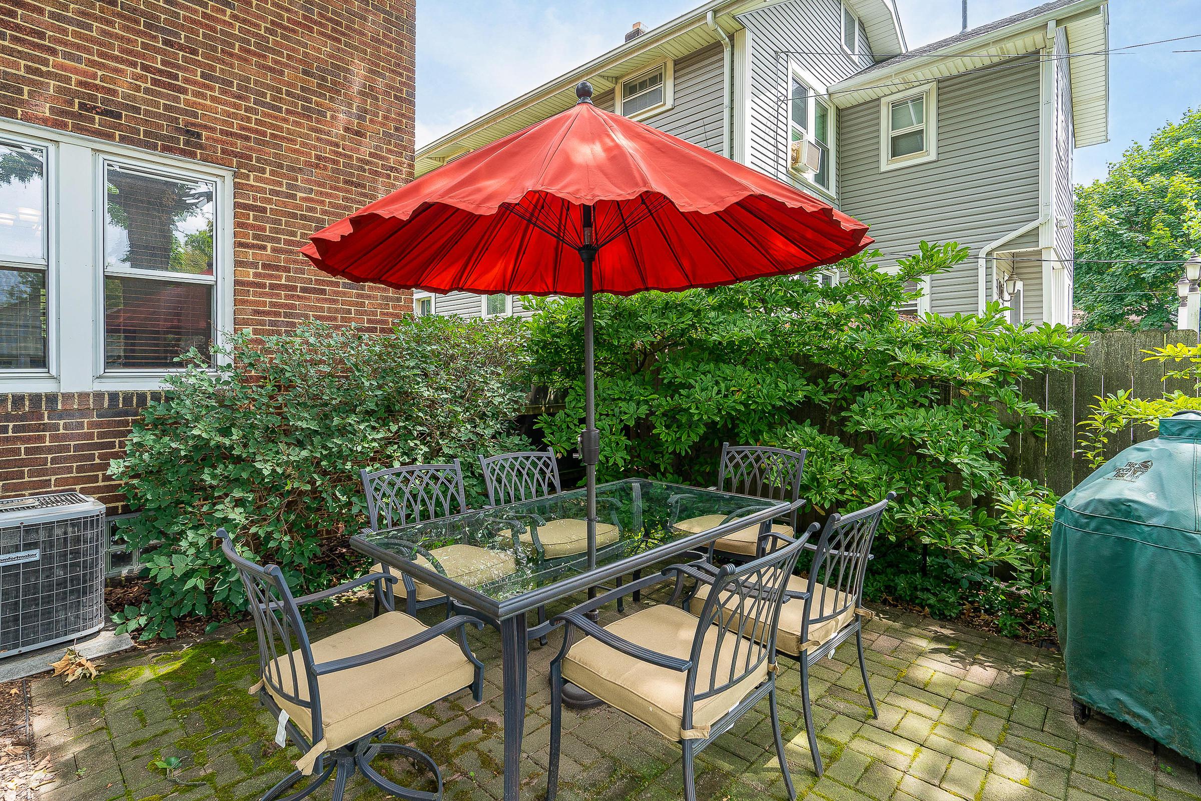 671 South Cassingham Road Columbus, OH 43209 - Photo 4 of 33