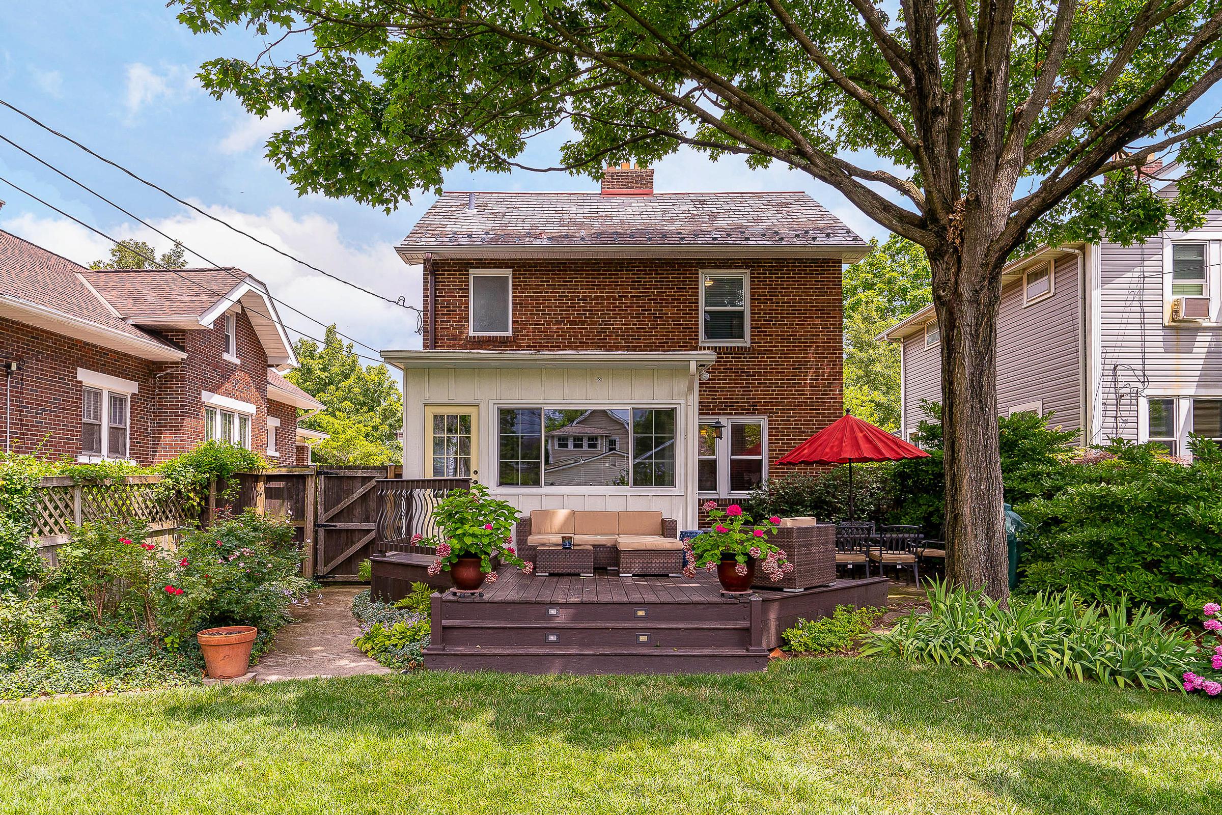 671 South Cassingham Road Columbus, OH 43209 - Photo 6 of 33