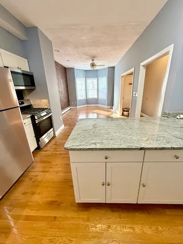 $4,000 | 106 West 3rd Street, Unit 1, Boston, MA 02127