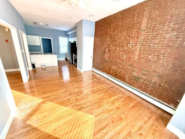 $4,000 | 106 West 3rd Street, Unit 1, Boston, MA 02127