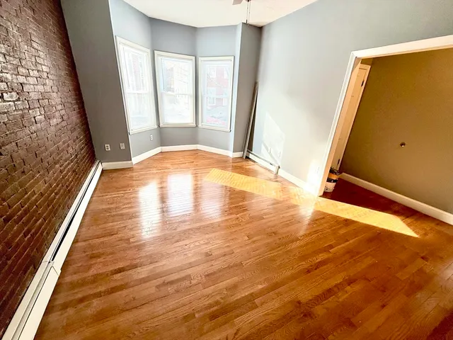 $4,000 | 106 West 3rd Street, Unit 1, Boston, MA 02127