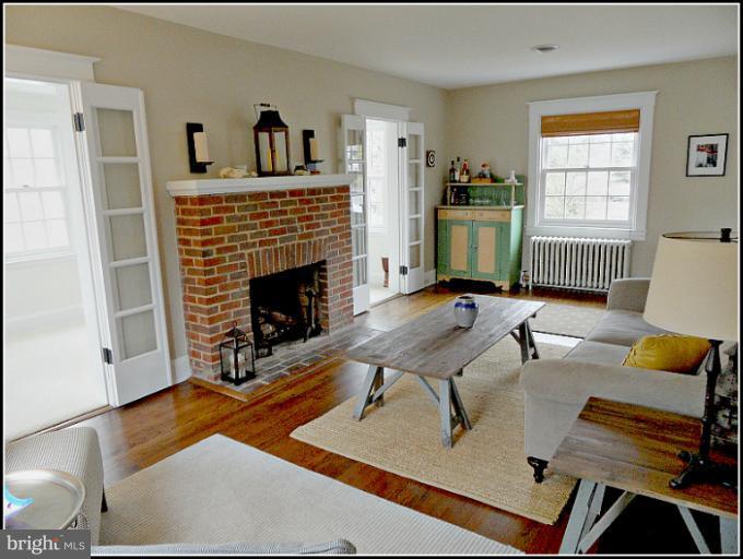 510 Wilton Road Towson, MD 21286 - Photo 4 of 27 Living Room