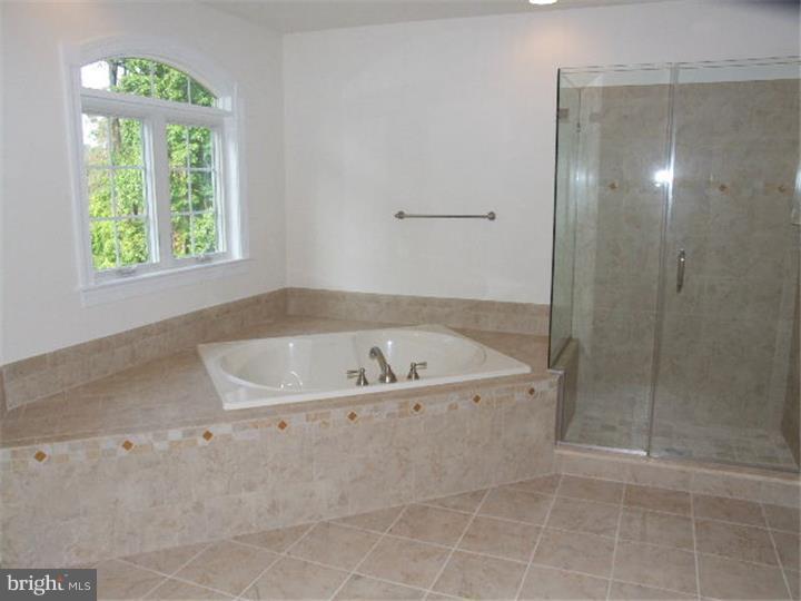 117 North Hillcrest Road Springfield, PA 19064 - Photo 8 of 17 a bath tub sitting next to a shower