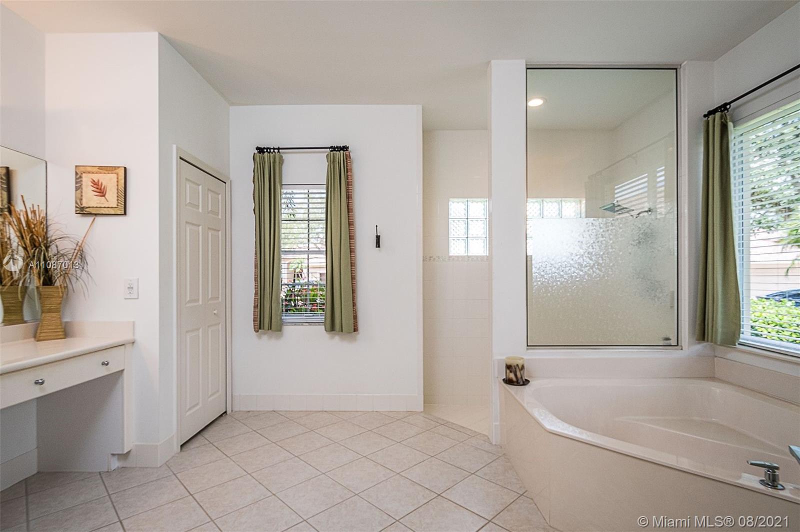 3855 Oak Ridge Circle Weston, FL 33331 - Photo 16 of 39