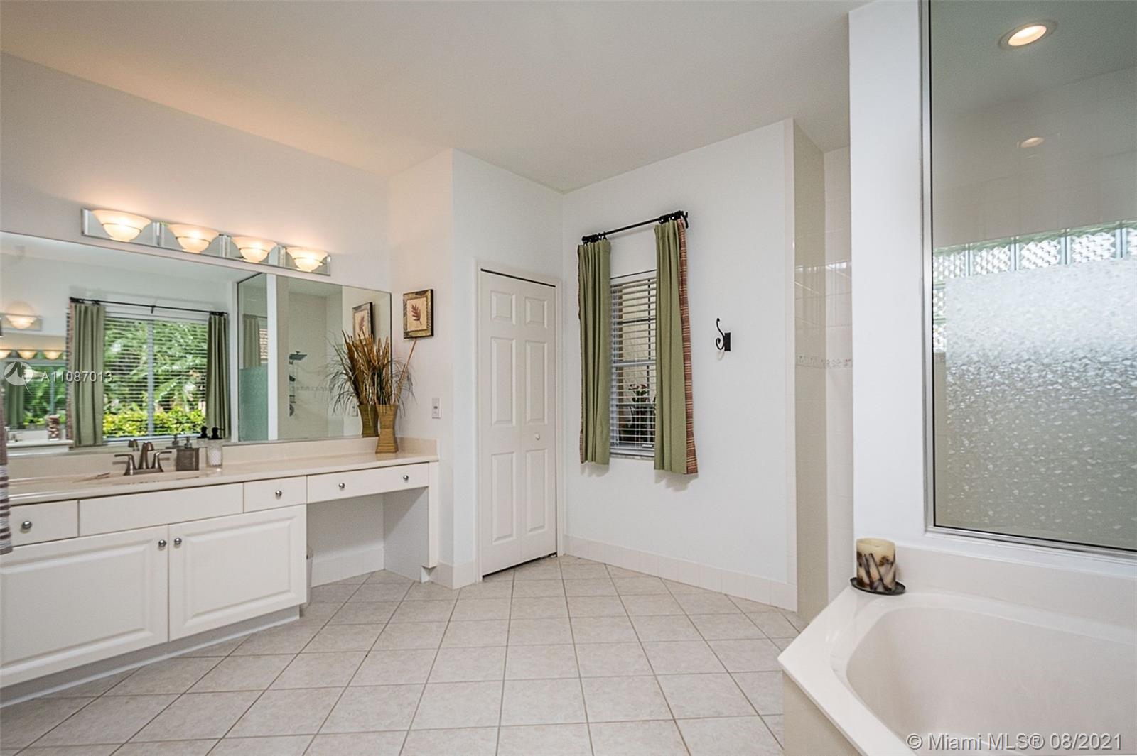 3855 Oak Ridge Circle Weston, FL 33331 - Photo 17 of 39