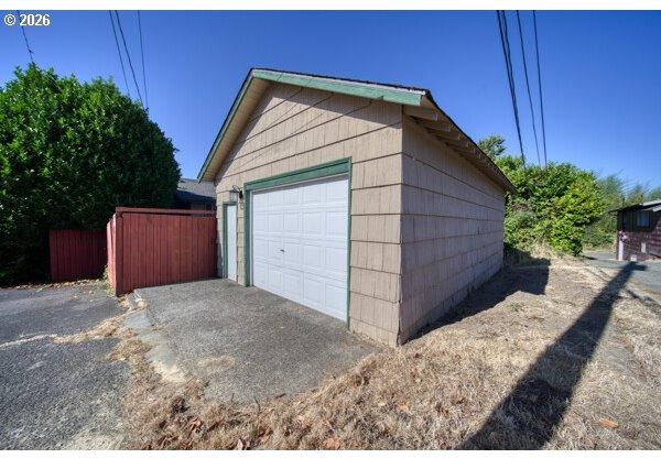 1090 Fir Avenue Reedsport, OR 97467 - Photo 31 of 40 Garage