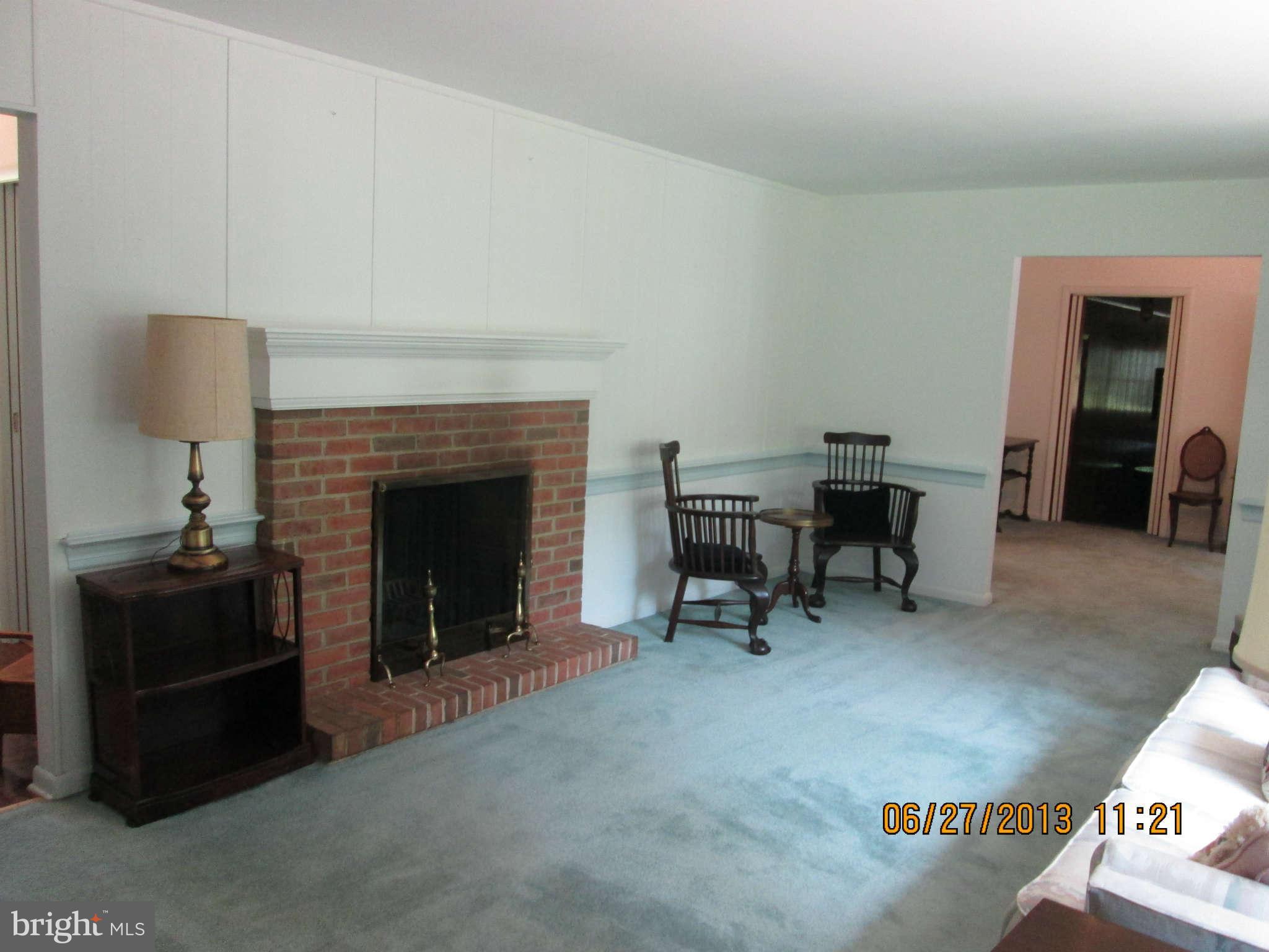 3049 Aberdeen Road Annapolis, MD 21403 - Photo 6 of 30 Living Room