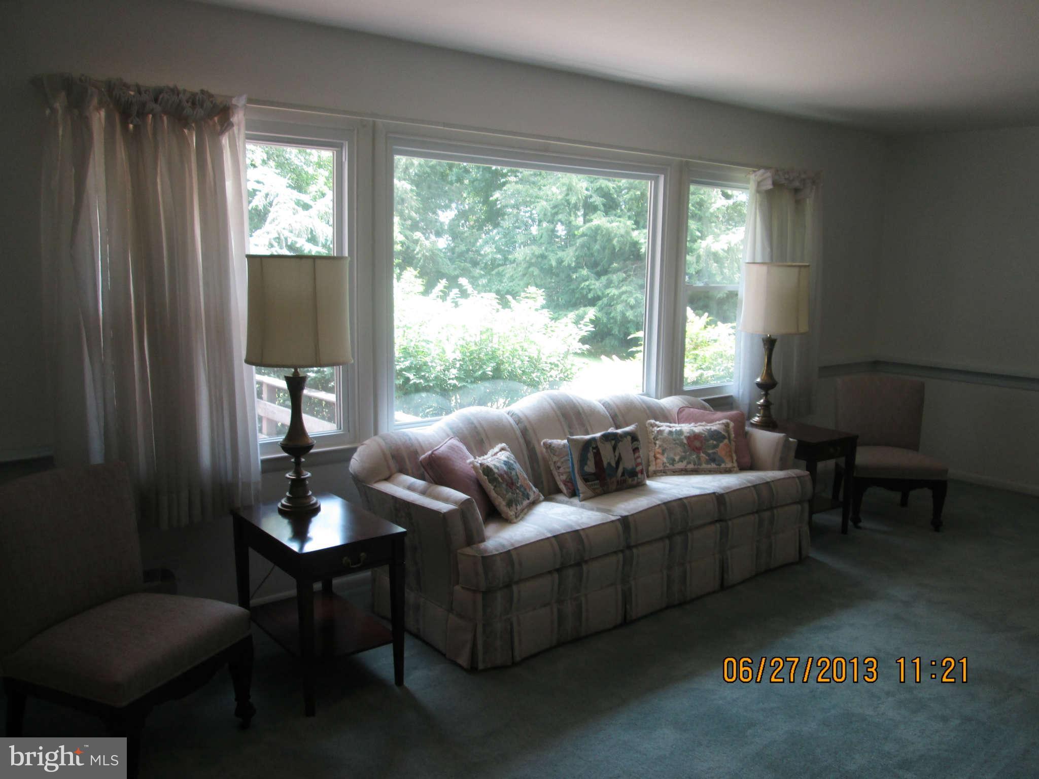 3049 Aberdeen Road Annapolis, MD 21403 - Photo 7 of 30 Living Room