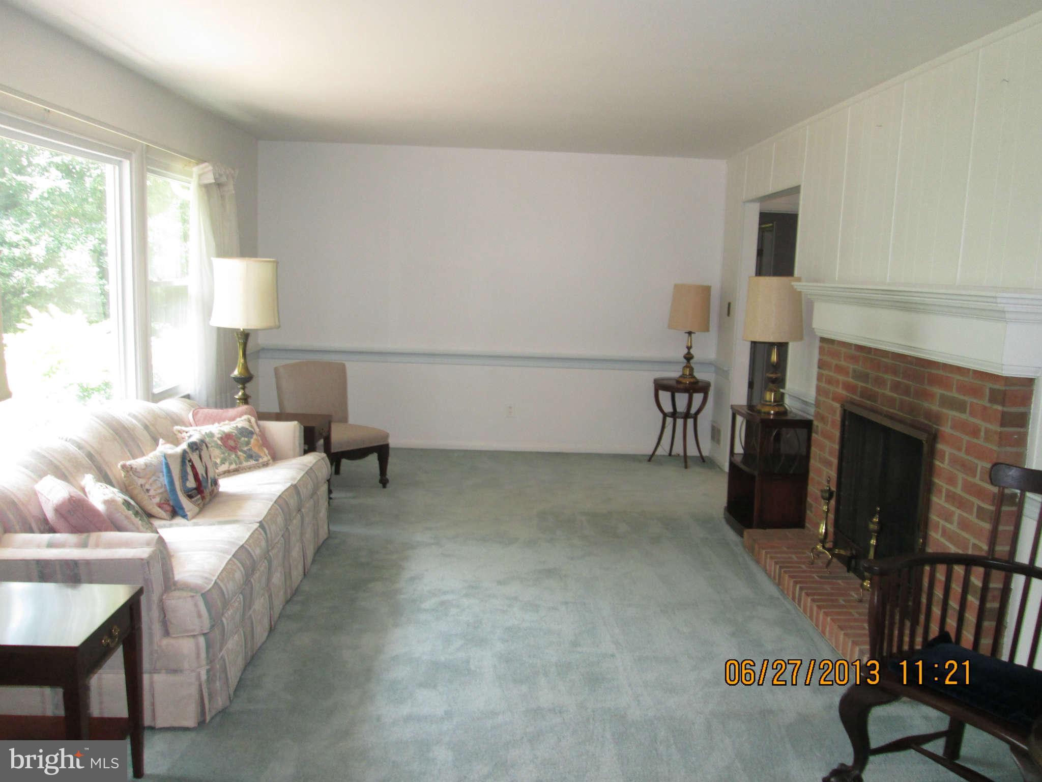 3049 Aberdeen Road Annapolis, MD 21403 - Photo 8 of 30 Living Room
