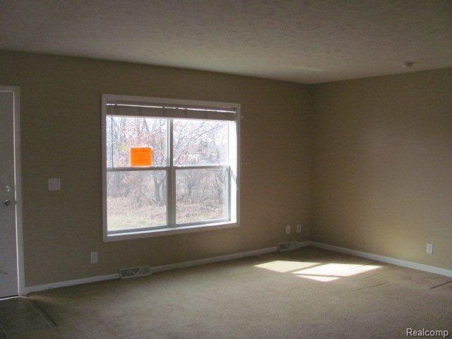 3039 Beck Road Howell, MI 48843 - Photo 2 of 13 5!living room!