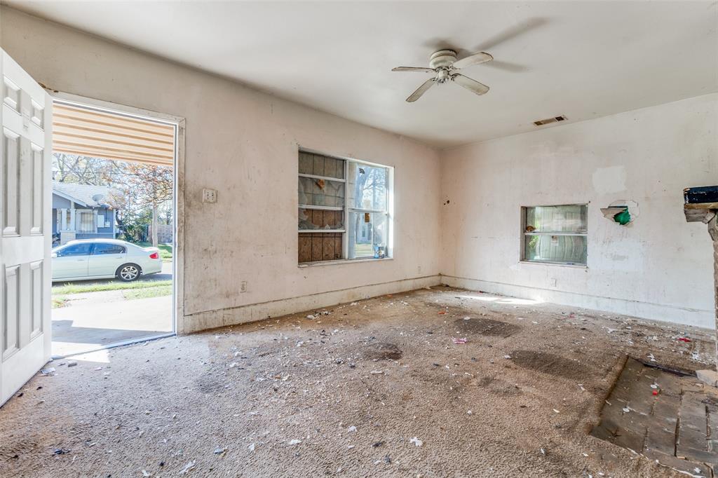 3914 Spence Street Dallas, TX 75215 - Photo 6 of 14 en empty room with windows and ceiling fan