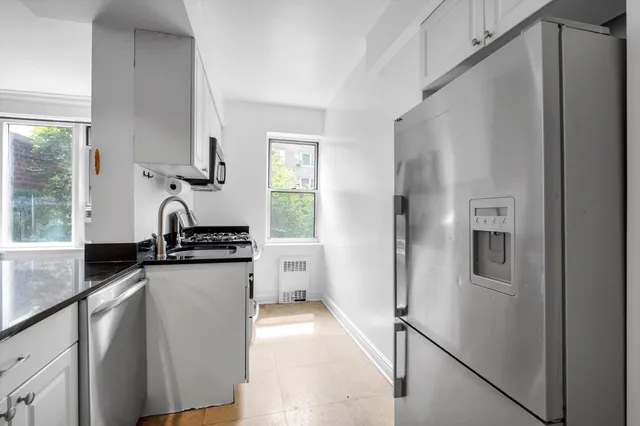 $219,999 | 3750 Hudson Manor Terrace, Unit 1DW | Riverdale