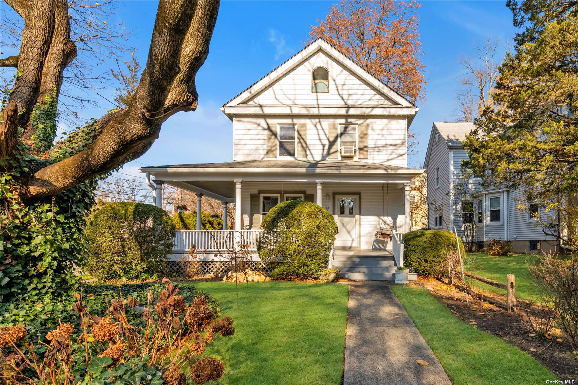 93 ster Avenue, Port Washington, NY 11050 Compass