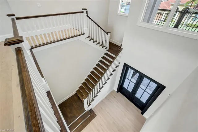 a view of an entryway with a workspace