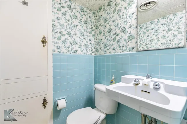 a bathroom with a sink and a toilet