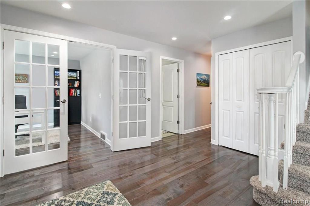 300 Shellbourne Drive Rochester Hills, MI 48309 - Photo 5 of 45