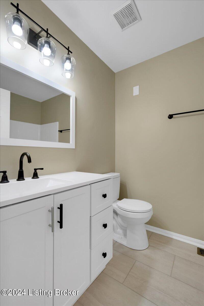 9701 Routt Road Louisville, KY 40299 - Photo 32 of 65 Guest Bathroom