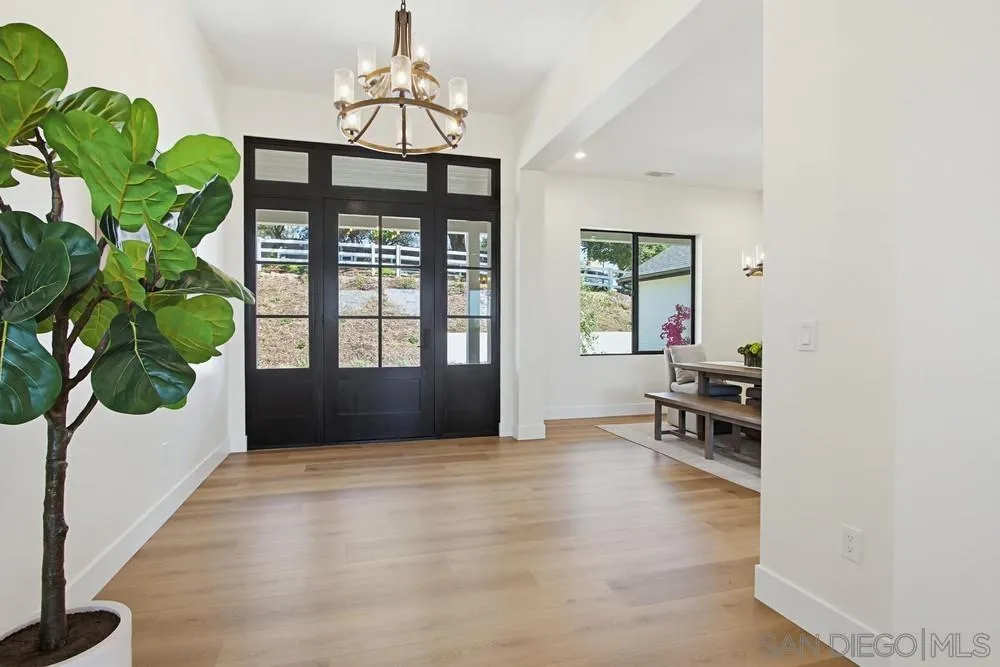 575 Twin Country Lane Fallbrook, CA 92028 - Photo 12 of 68 Entry