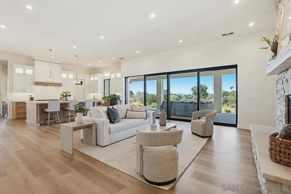 575 Twin Country Lane Fallbrook, CA 92028 - Photo 16 of 68 Living Room