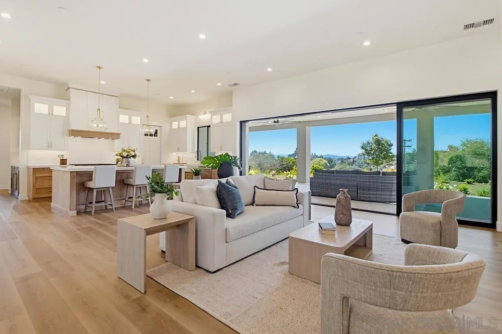 575 Twin Country Lane Fallbrook, CA 92028 - Photo 17 of 68 Living Room