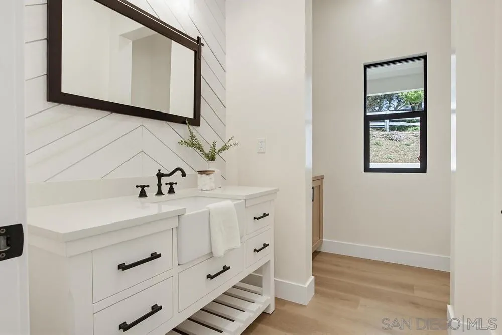 575 Twin Country Lane Fallbrook, CA 92028 - Photo 30 of 68 Bathroom