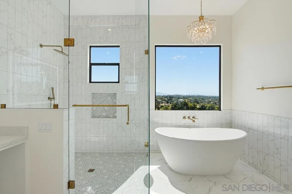 575 Twin Country Lane Fallbrook, CA 92028 - Photo 36 of 68 Primary Bath/Spa