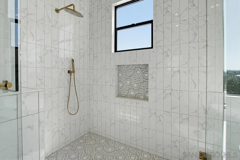 575 Twin Country Lane Fallbrook, CA 92028 - Photo 37 of 68 Primary Bath/Spa