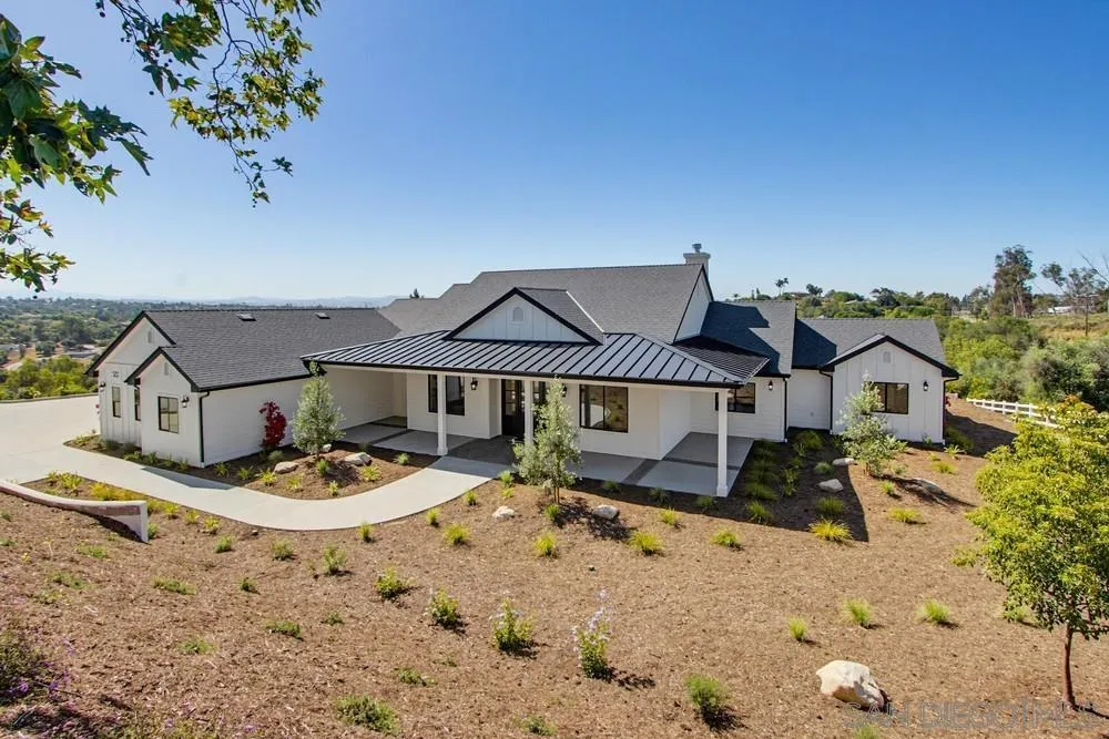 575 Twin Country Lane Fallbrook, CA 92028 - Photo 4 of 68 Exterior Front