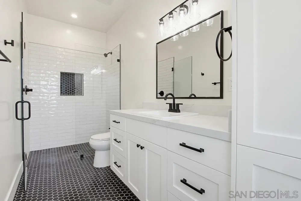 575 Twin Country Lane Fallbrook, CA 92028 - Photo 55 of 68 guest bedroom 3 bath
