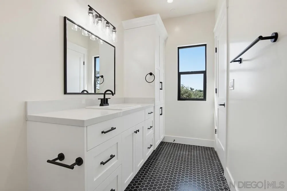 575 Twin Country Lane Fallbrook, CA 92028 - Photo 56 of 68 guest bedroom 3 bath