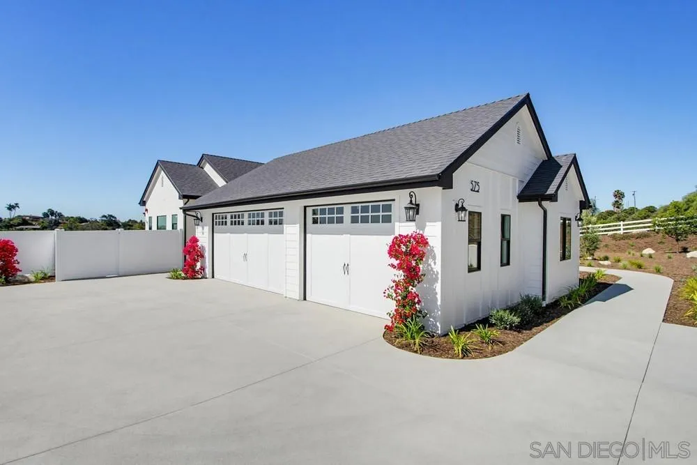 575 Twin Country Lane Fallbrook, CA 92028 - Photo 6 of 68 Parking Lot/Garage