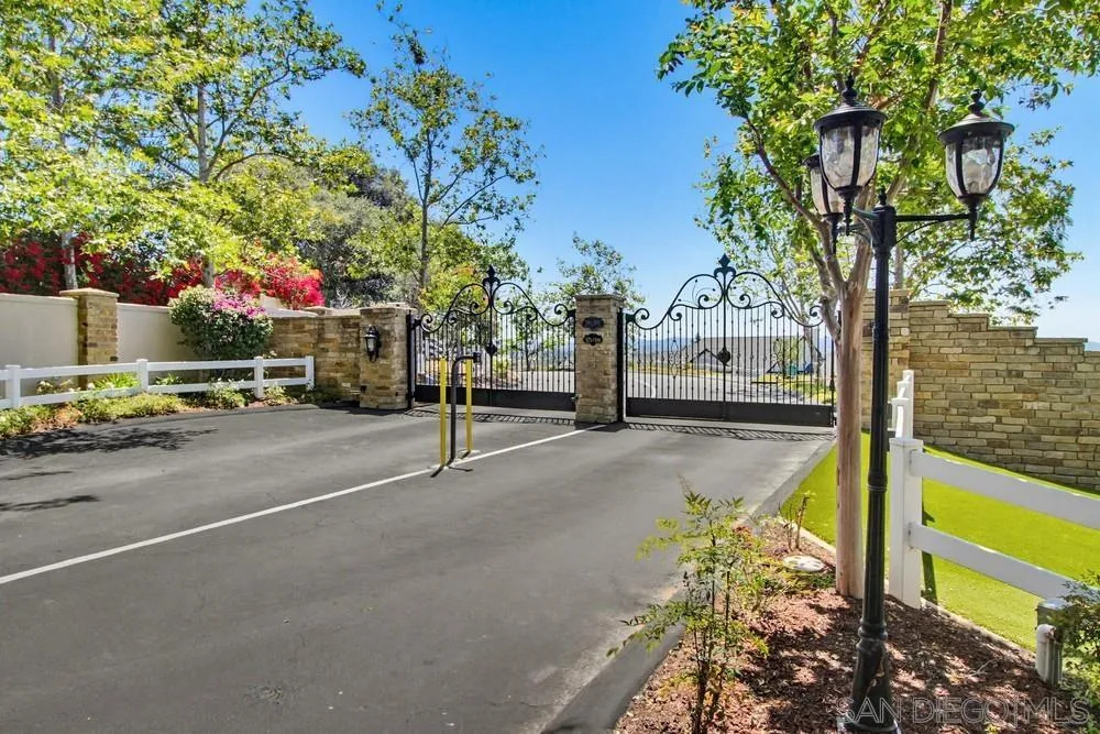 575 Twin Country Lane Fallbrook, CA 92028 - Photo 68 of 68 front gates