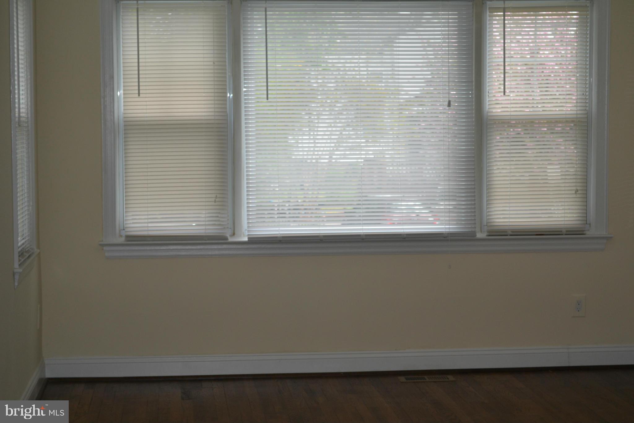 6304 Taylor Road Riverdale, MD 20737 - Photo 14 of 23 Living Room