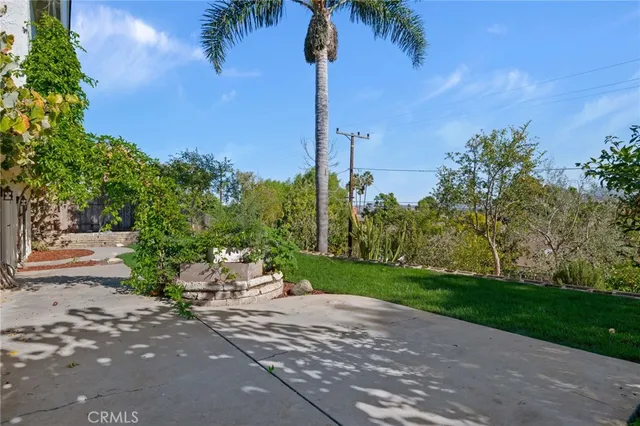 a lawn chair sitting in the middle of a park with large trees