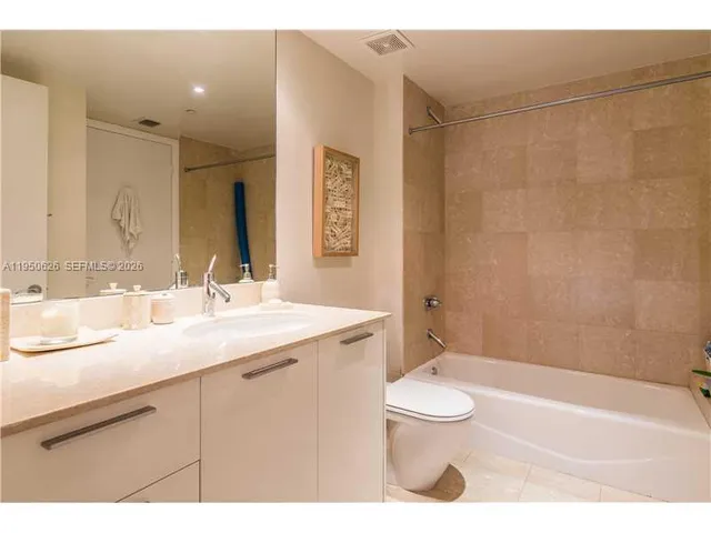 $8,200 | 400 Alton Road, Unit 705, Miami Beach, FL 33139