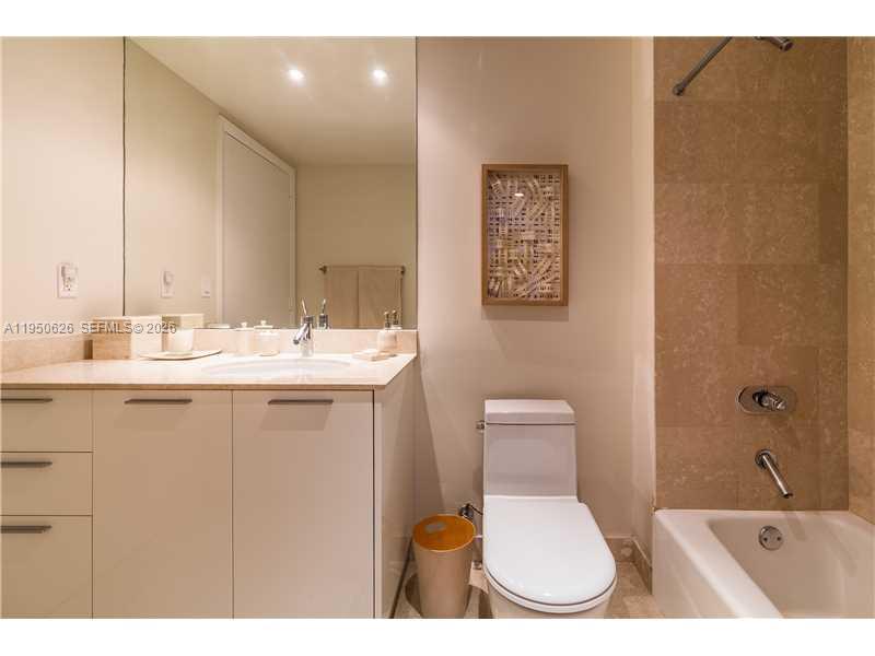 400 Alton Road, Unit 705 Miami Beach, FL 33139 - Photo 13 of 29 Exterior Front