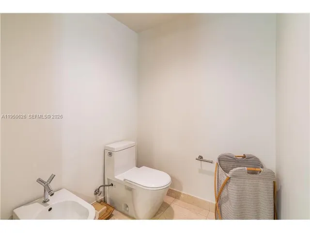 $8,200 | 400 Alton Road, Unit 705, Miami Beach, FL 33139