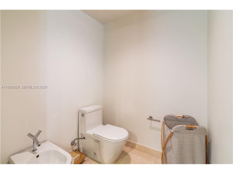 400 Alton Road, Unit 705 Miami Beach, FL 33139 - Photo 16 of 29 Exterior Front