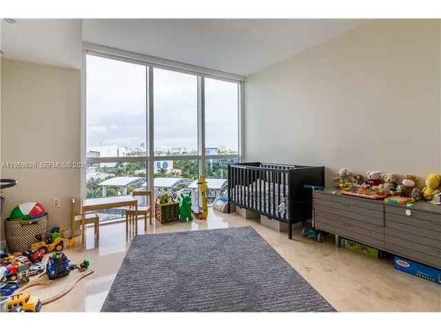 $8,200 | 400 Alton Road, Unit 705, Miami Beach, FL 33139