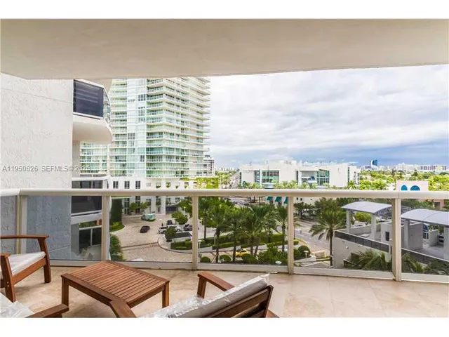 $8,200 | 400 Alton Road, Unit 705, Miami Beach, FL 33139