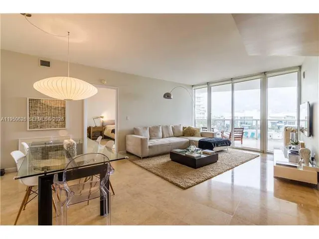$8,200 | 400 Alton Road, Unit 705, Miami Beach, FL 33139