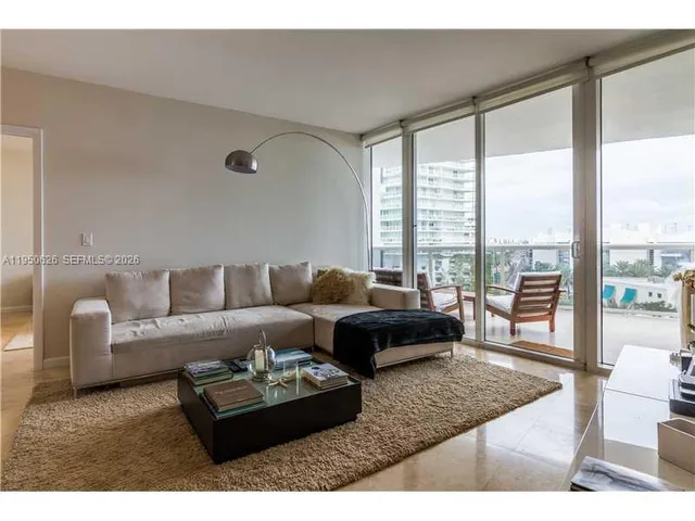 $8,200 | 400 Alton Road, Unit 705, Miami Beach, FL 33139