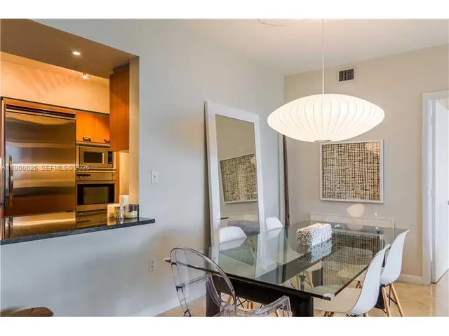 $8,200 | 400 Alton Road, Unit 705, Miami Beach, FL 33139