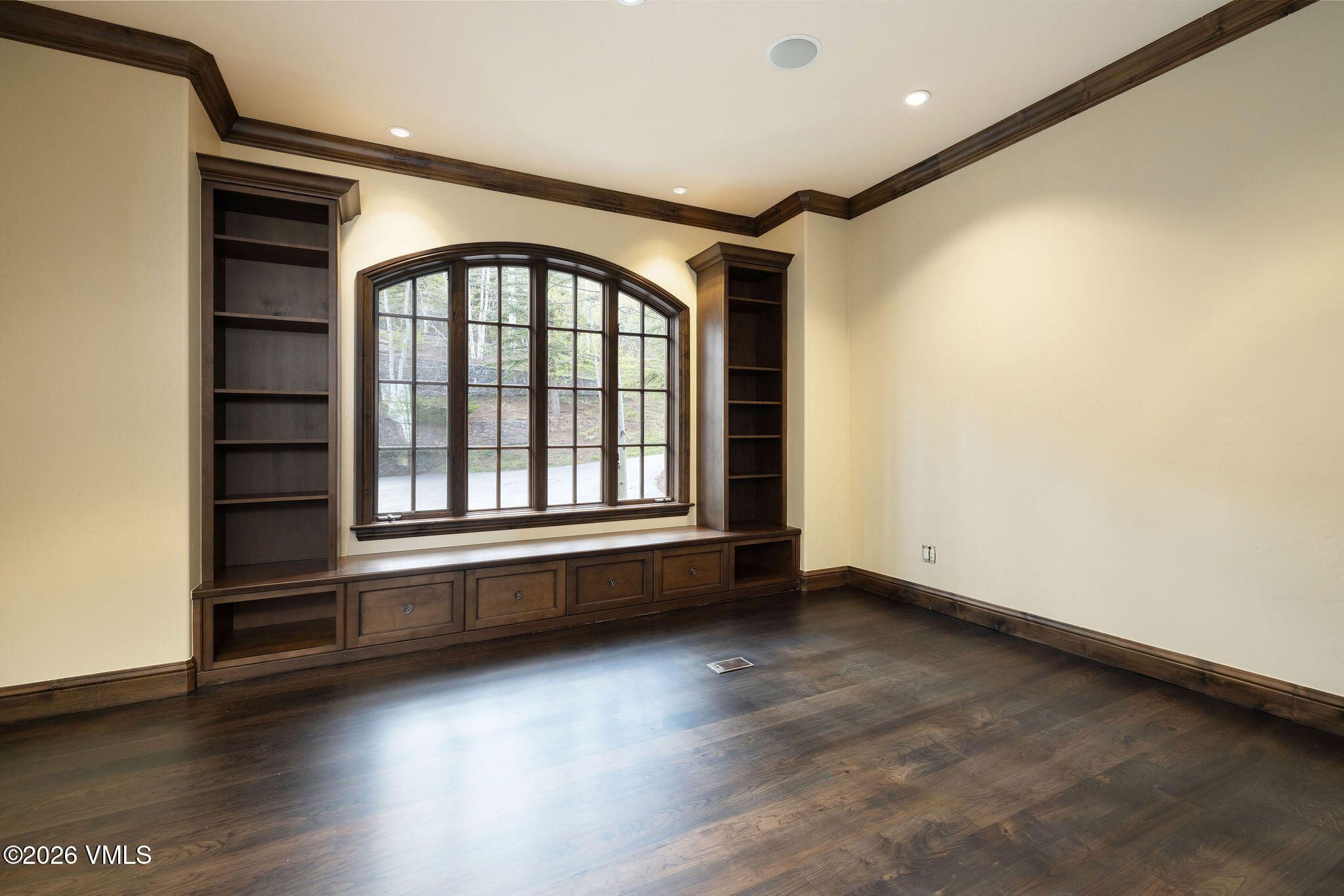 209 Forest Trail Edwards, CO 81632 - Photo 22 of 59 2604_209_forest_tr_interior_bookcase