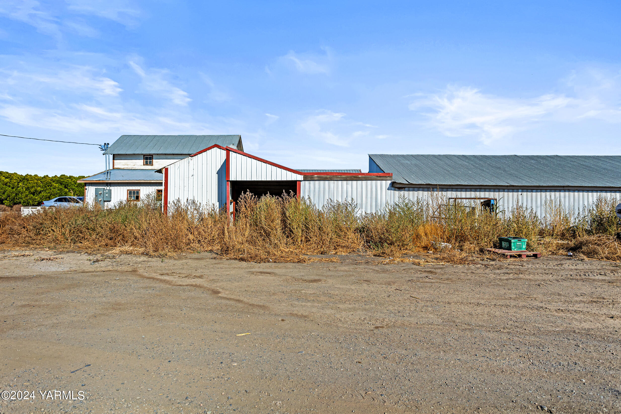 1580 Progressive Road Wapato, WA 98951 - Photo 46 of 48 a front view of a house with a yard and garage