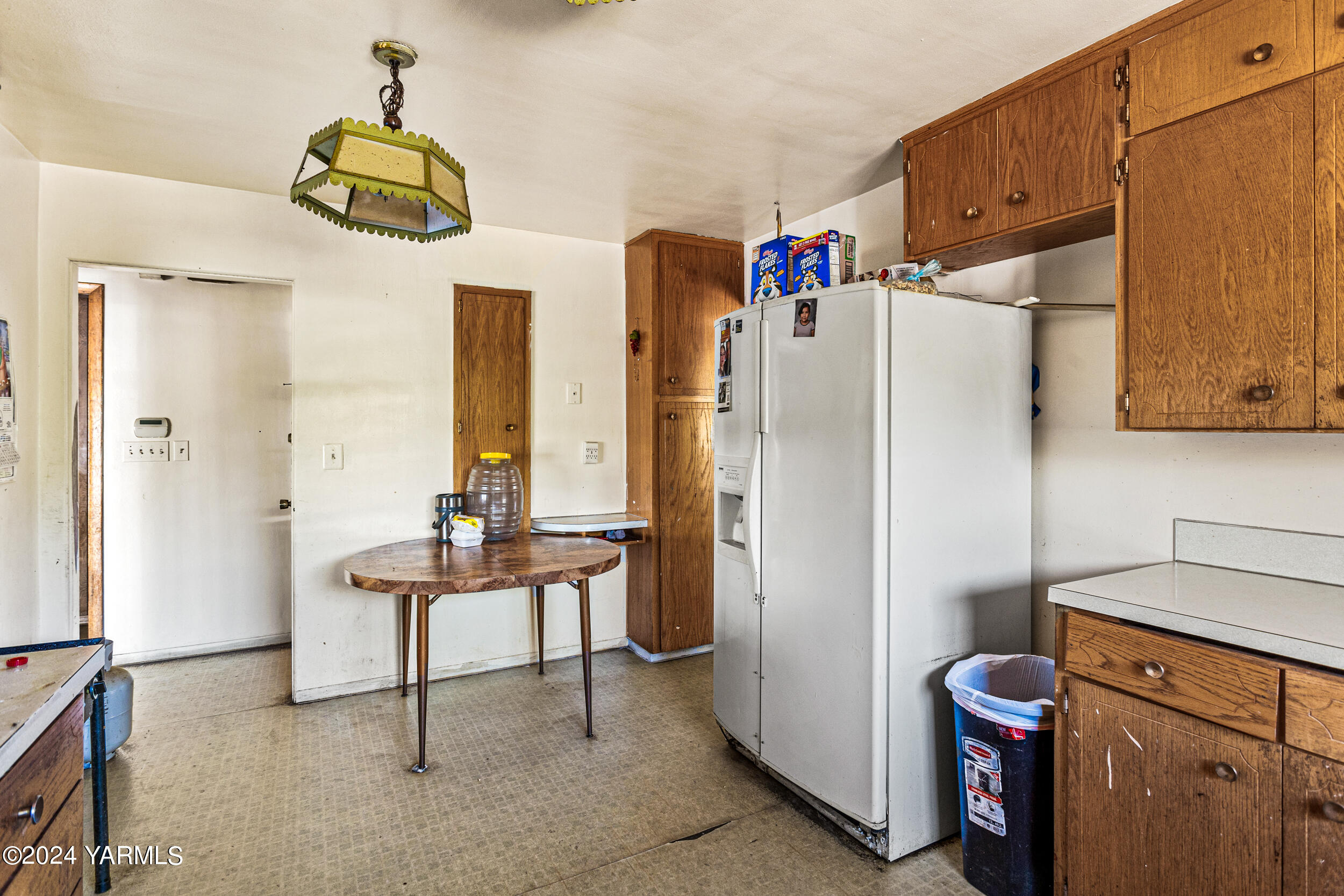 1580 Progressive Road Wapato, WA 98951 - Photo 8 of 48 a room with stainless steel appliances a refrigerator and a furniture