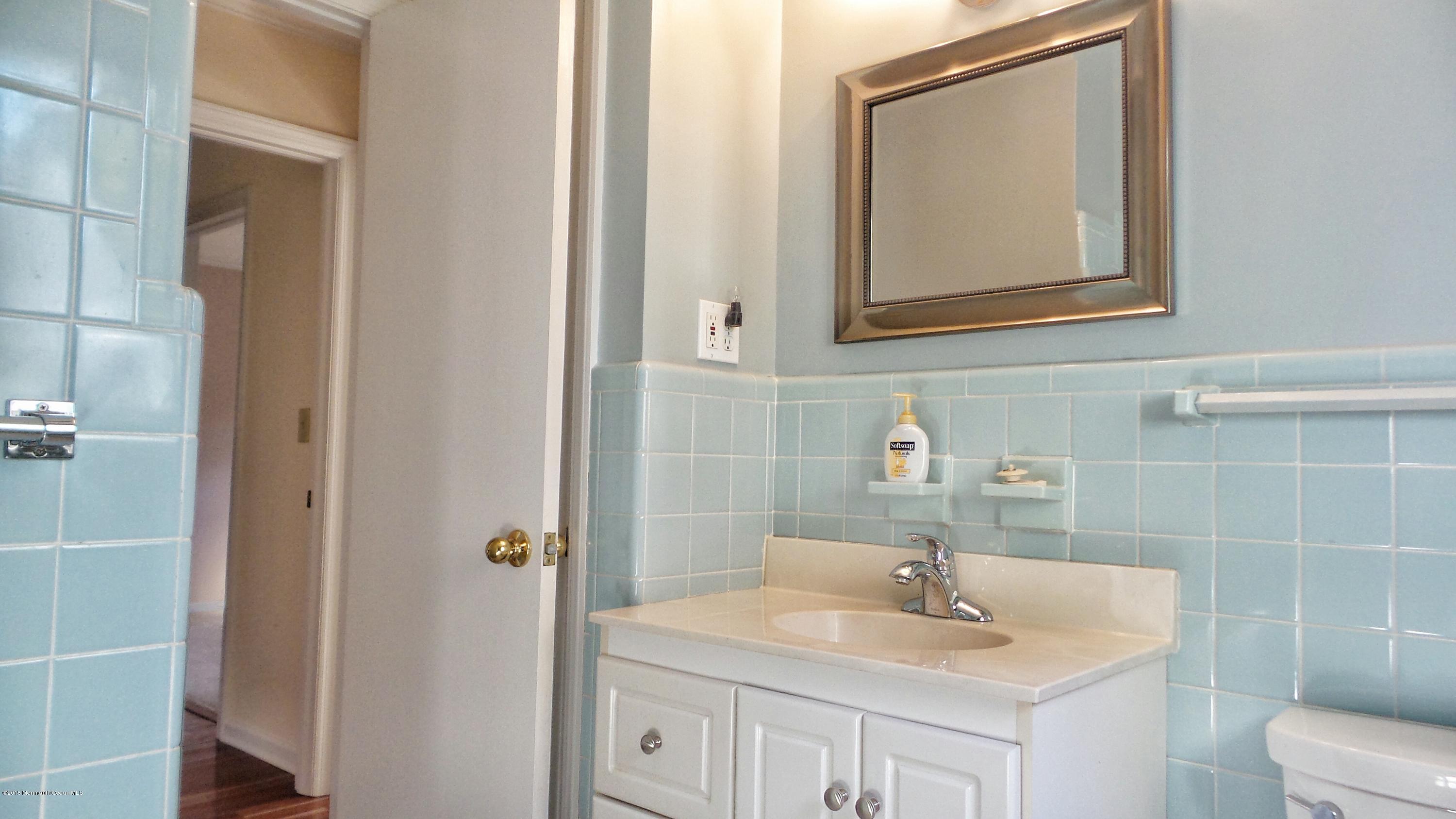 737 Hopping Road Middletown, NJ 07718 - Photo 20 of 24 bath