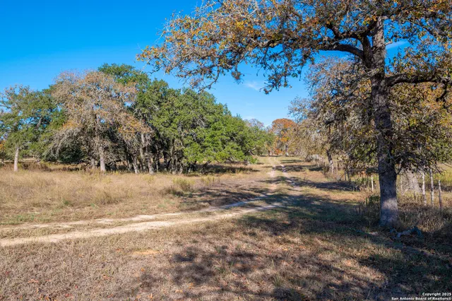 $699,000 | 847 Littlehorn Lane, La Vernia, TX 78121